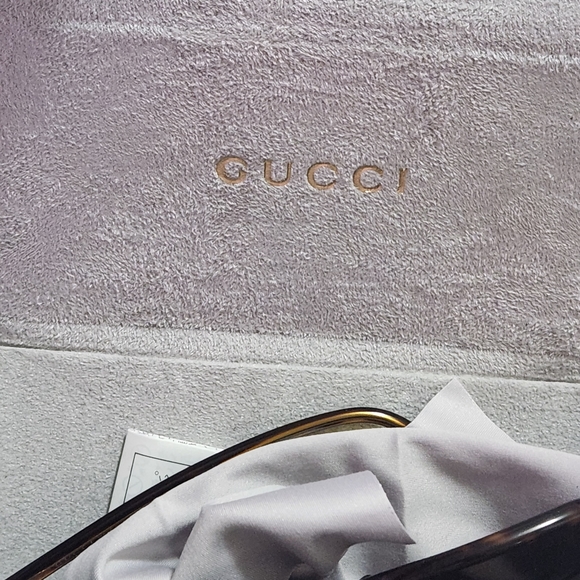 Gucci Oversized Sunglasses - Picture 7 of 15